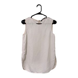 Zara woman white top with gold zipper detail 
Size Xsmall